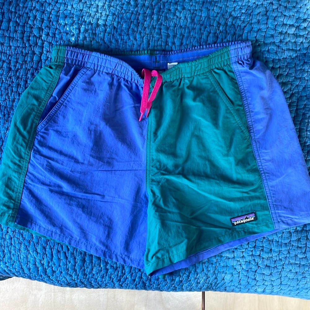 Patagonia two tone baggie shorts sz Small